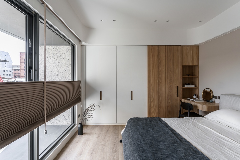 a path amongst cats residence by aoda interiordesign
