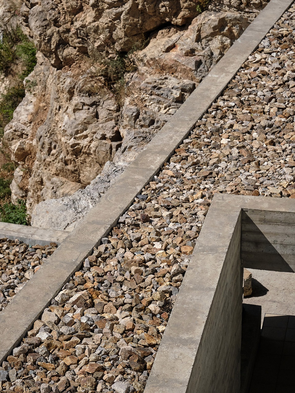 The Upper Cloister in Aranya Golden Mountain Jinshanling by Atelier Deshaus