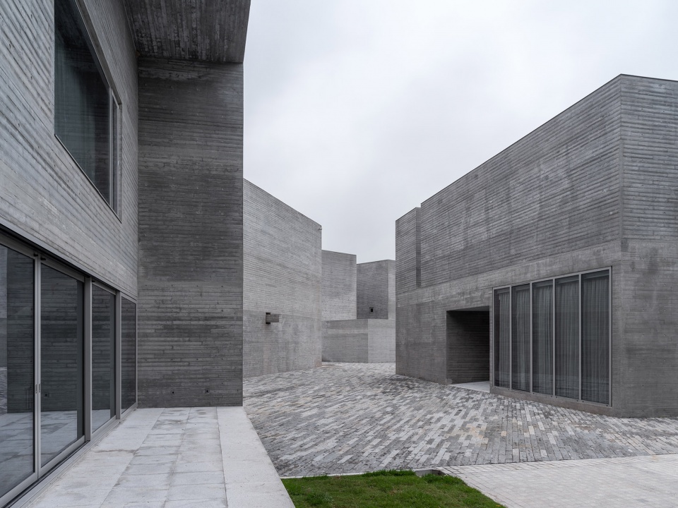 four studio houses by fcjz