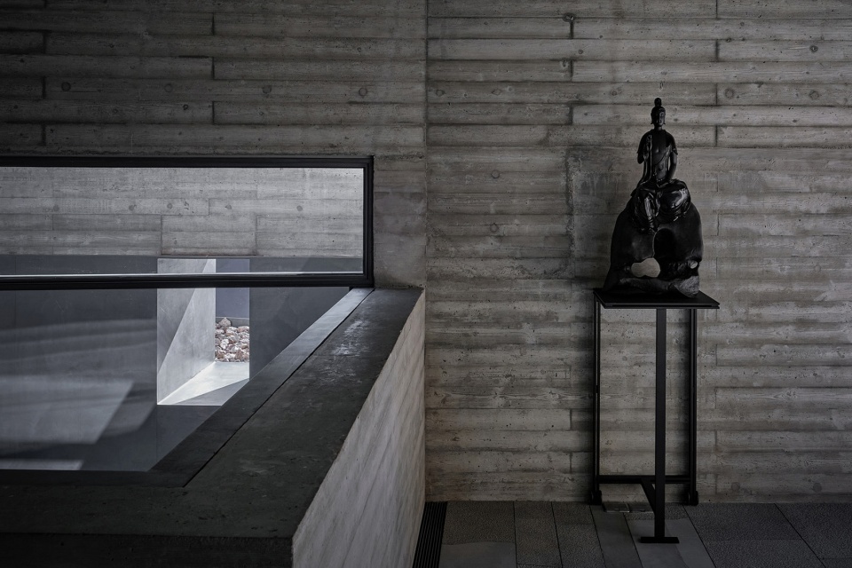 The Upper Cloister in Aranya Golden Mountain Jinshanling by Atelier Deshaus
