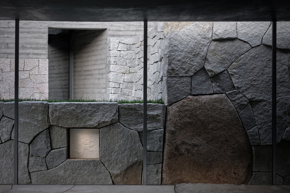 The Upper Cloister in Aranya Golden Mountain Jinshanling by Atelier Deshaus