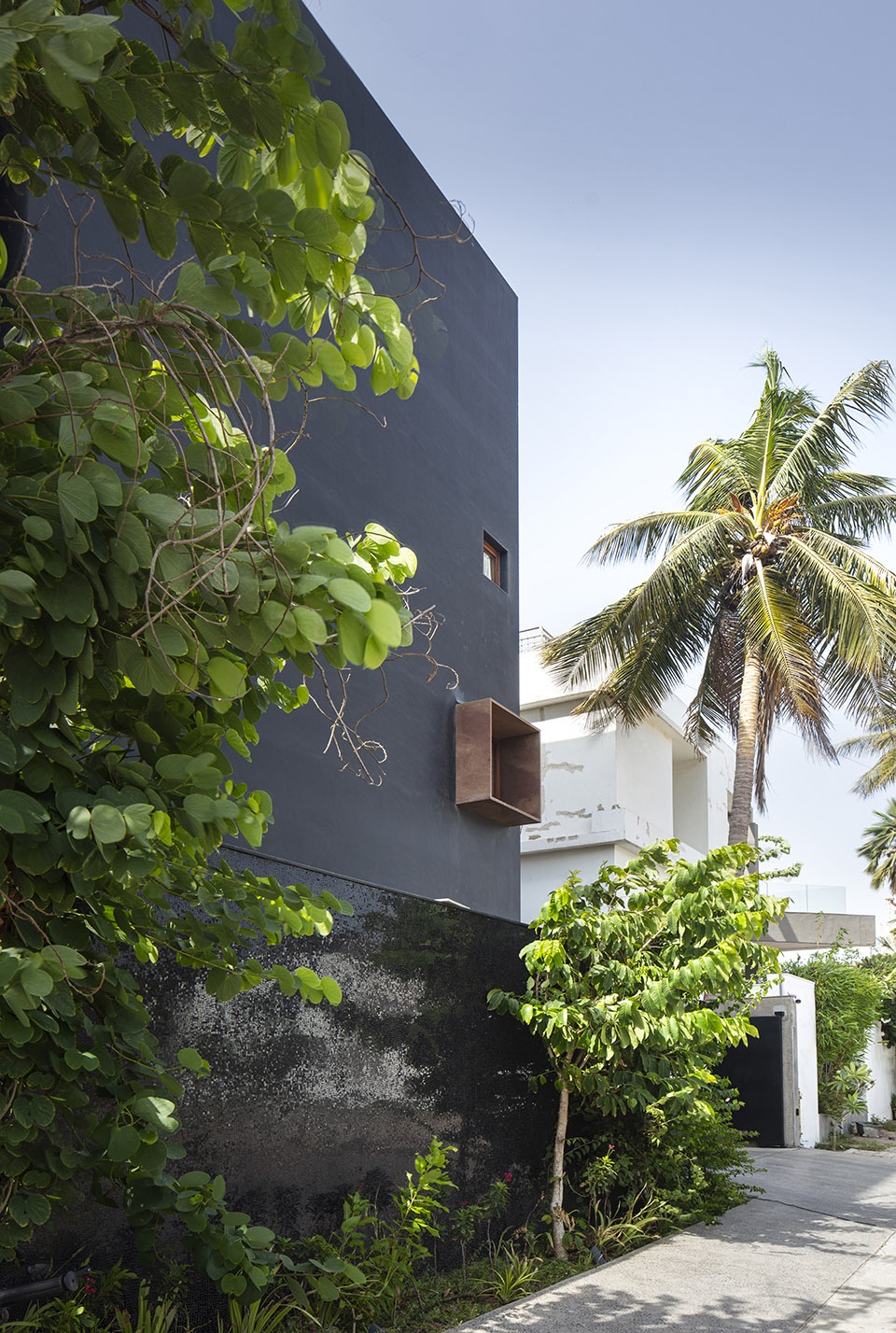 Cool House by Samira Rathod Design Atelier