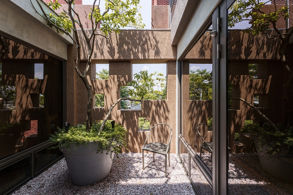 51 voids of de hostel by studio apl