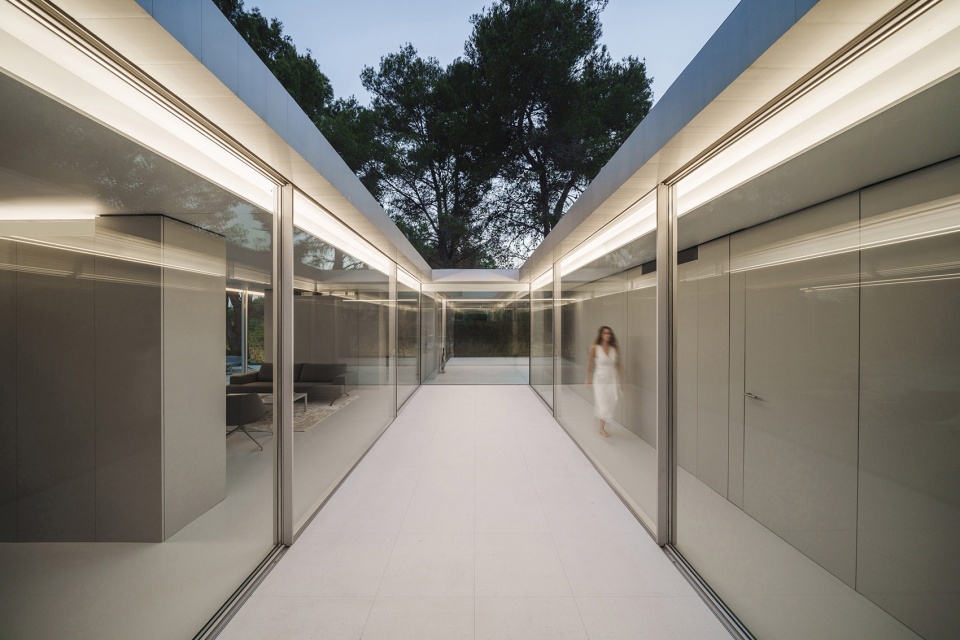 NIU N290 by FRAN SILVESTRE ARQUITECTOS
