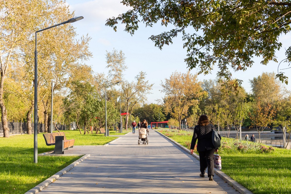 Krasnogvardeisky Ponds by WOWHAUS