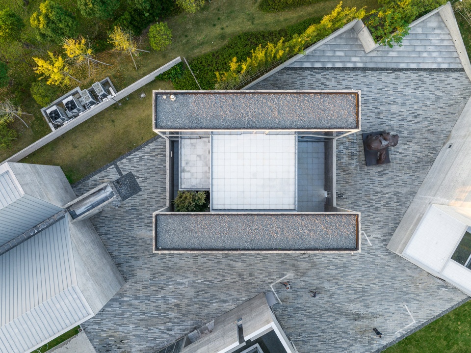 four studio houses by fcjz