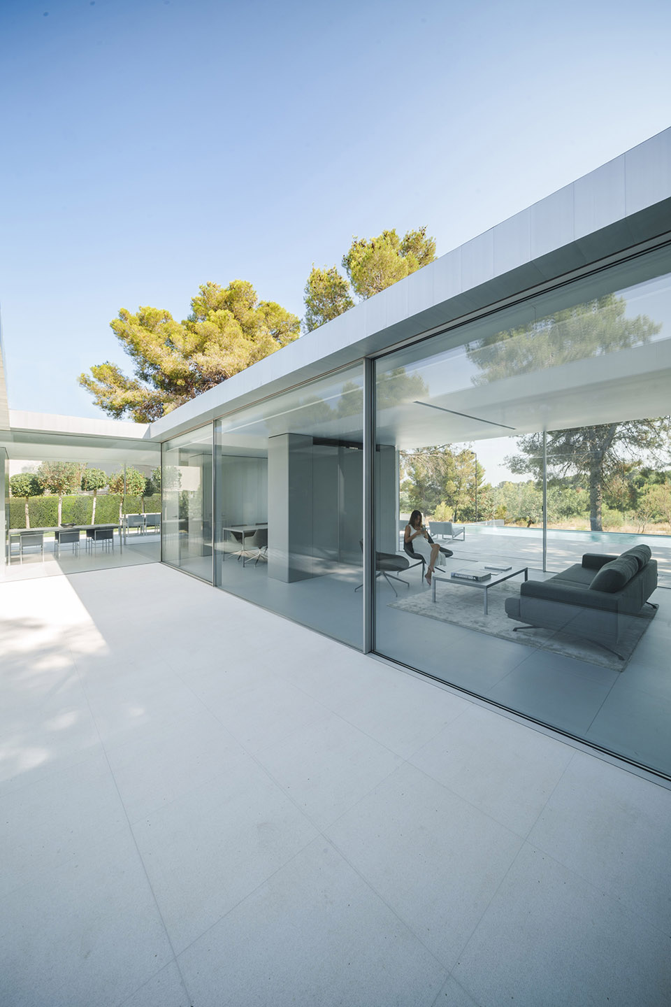 NIU N290 by FRAN SILVESTRE ARQUITECTOS