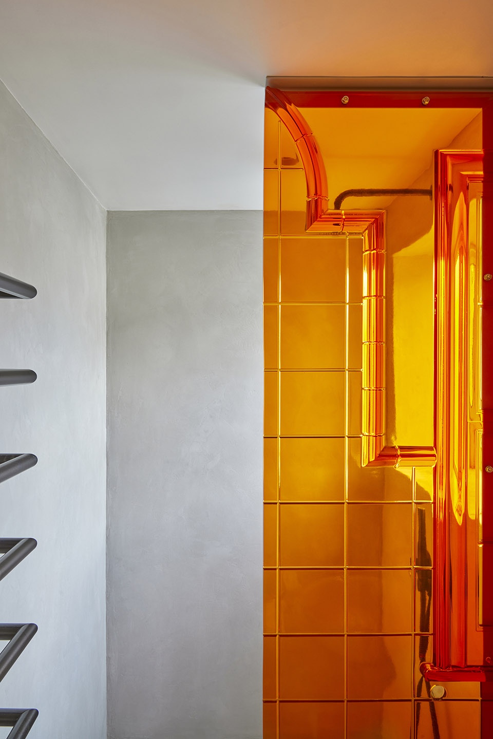 Highbury Apartment by Holloway Li