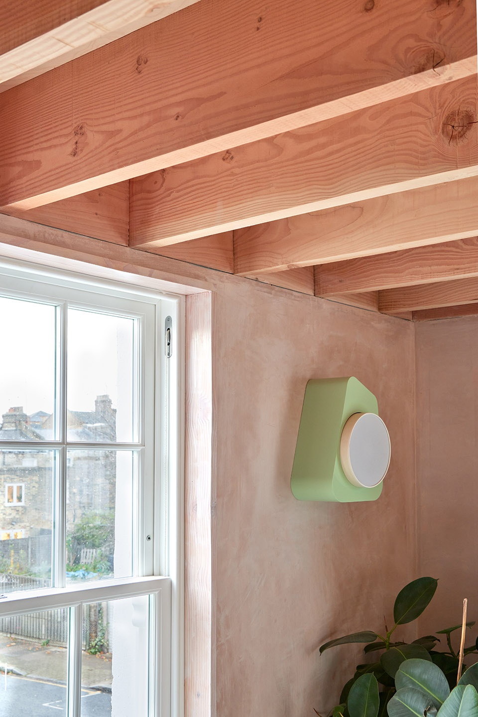 Highbury Apartment by Holloway Li