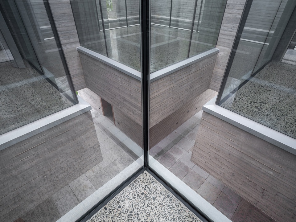 four studio houses by fcjz