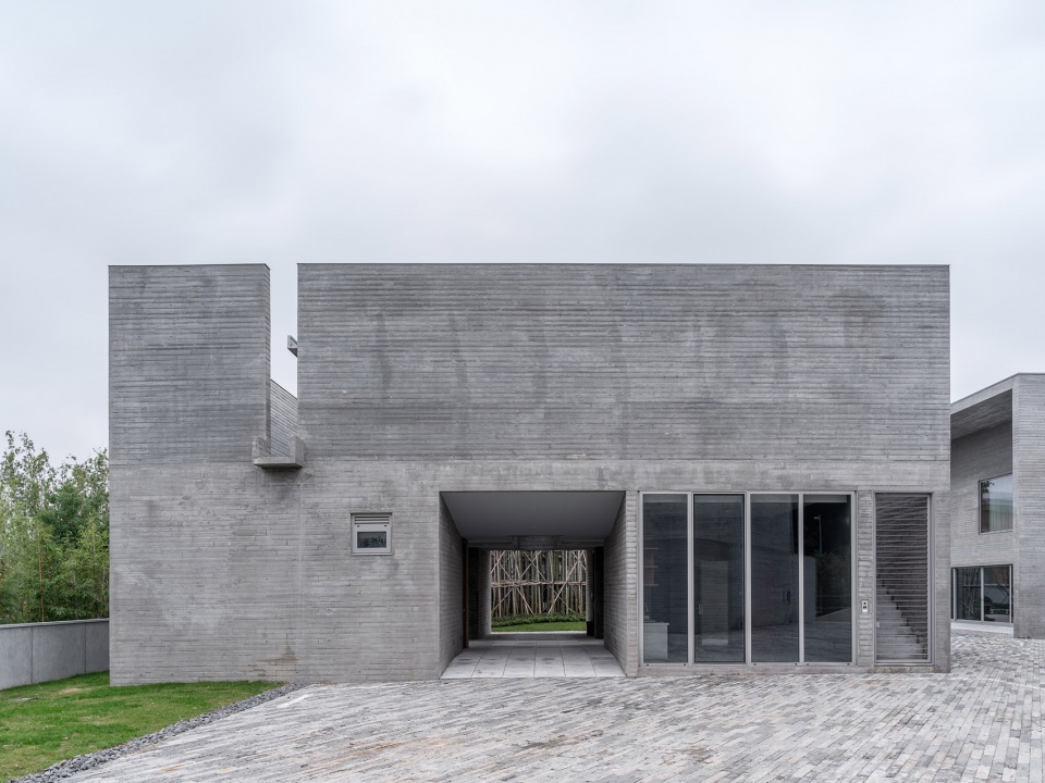 four studio houses by fcjz