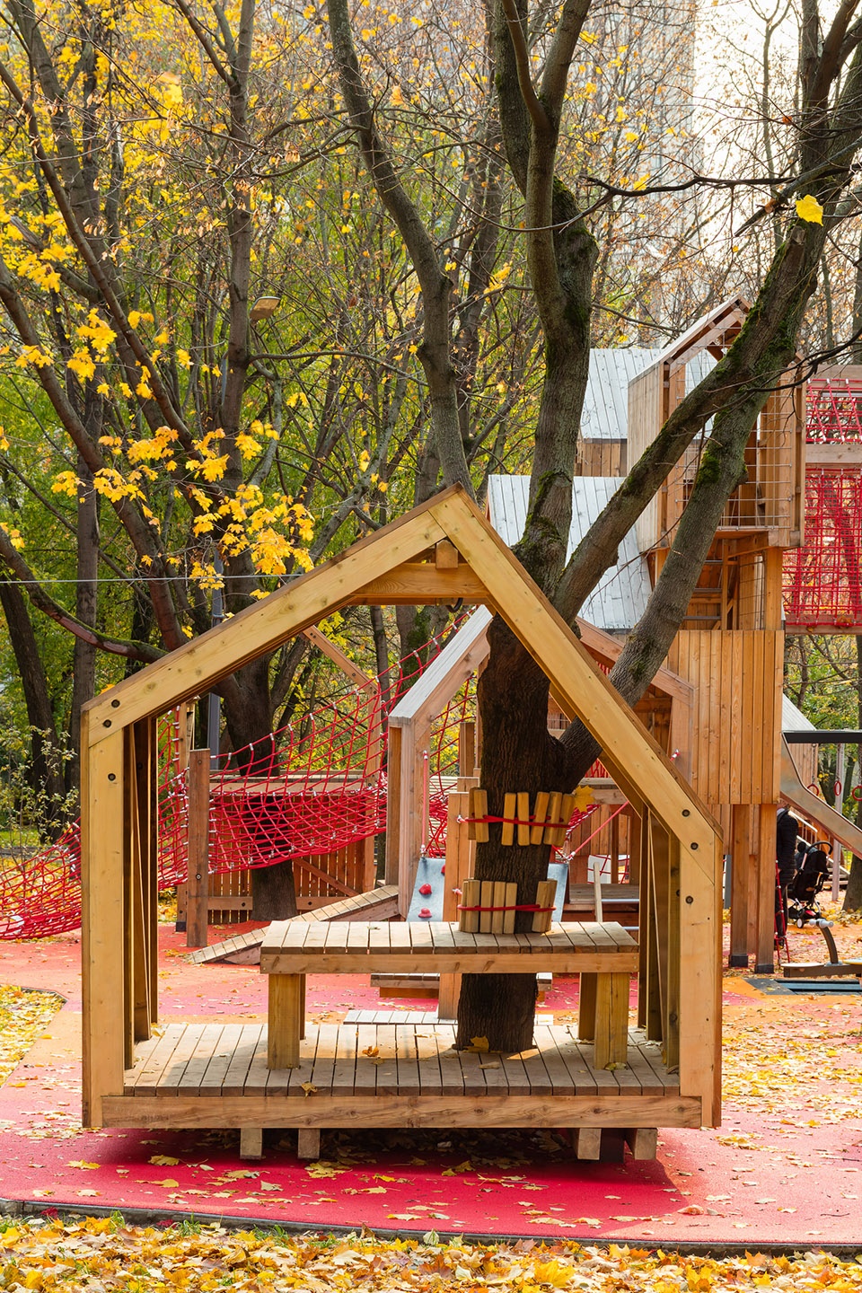 Krasnogvardeisky Ponds by WOWHAUS