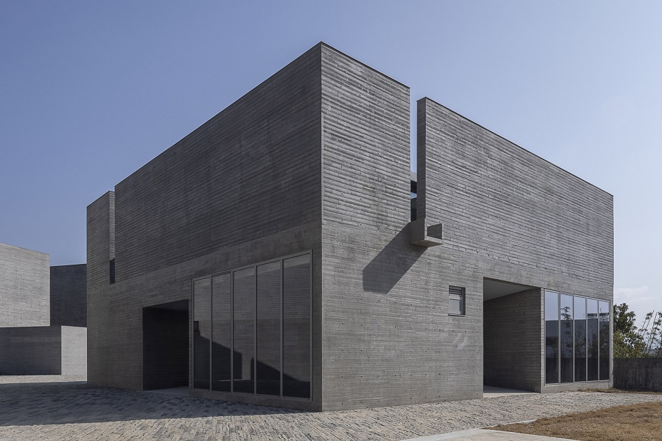 four studio houses by fcjz
