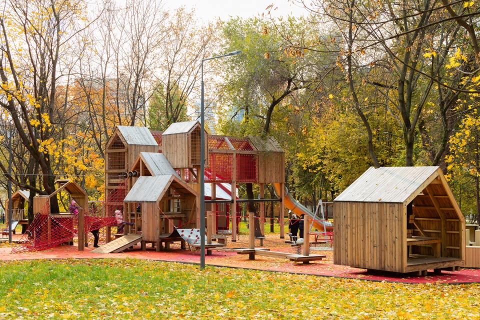Krasnogvardeisky Ponds by WOWHAUS