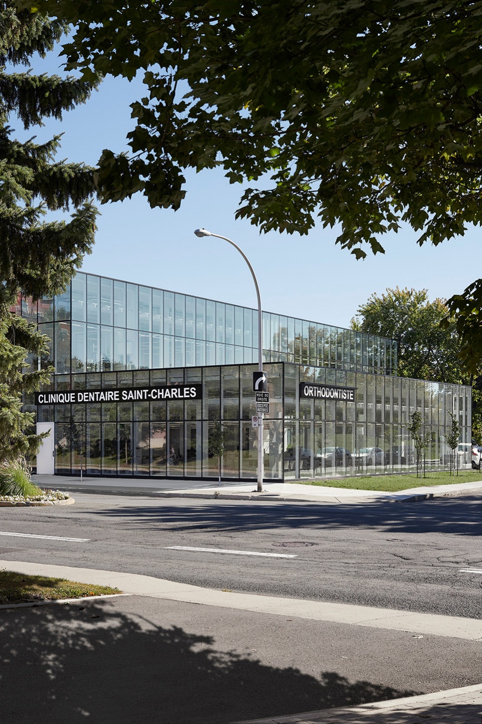 clinique dentaire by studio jean verville architectes