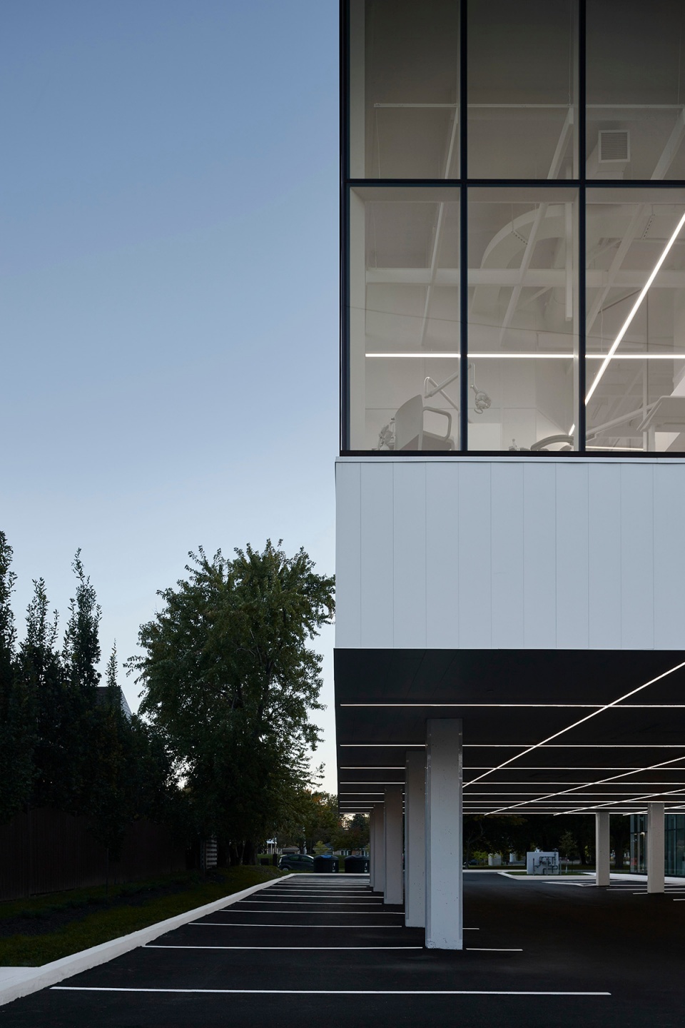 clinique dentaire by studio jean verville architectes