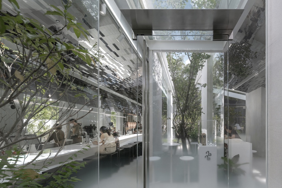 NANA Coffee Roasters Bangna by IDIN Architects