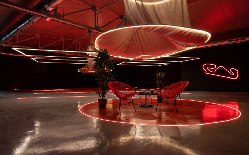 stradale pure sport by paralelo estudio