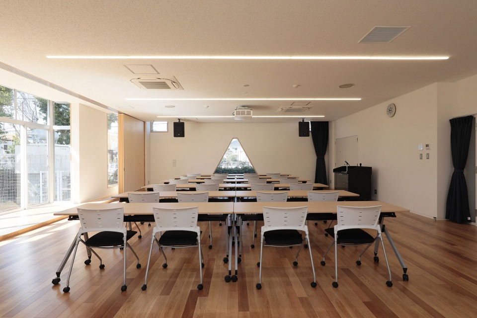 ebina city arima library kadozawabashi community center by mikami architects