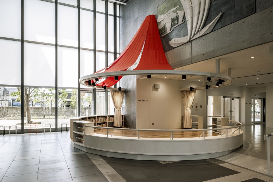 ebina city arima library kadozawabashi community center by mikami architects