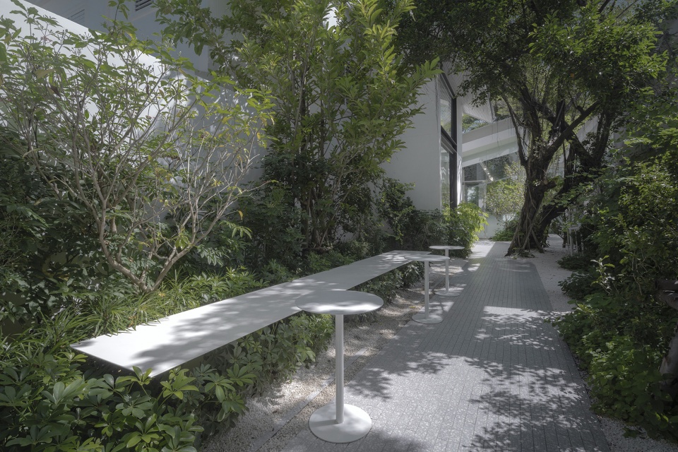 NANA Coffee Roasters Bangna by IDIN Architects