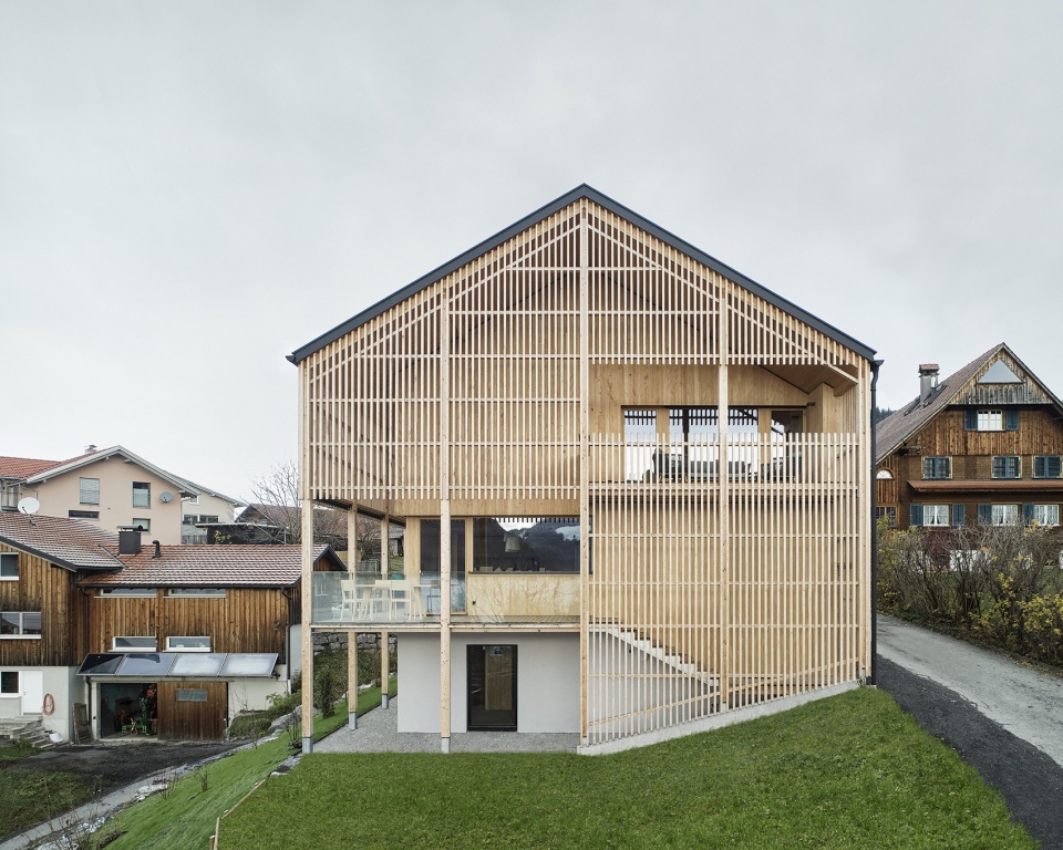 Multigenerational house with a view by MWArchitekten