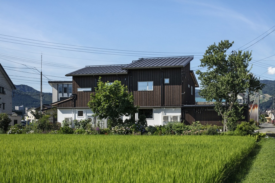 villa uonuma by tsutsumi associates