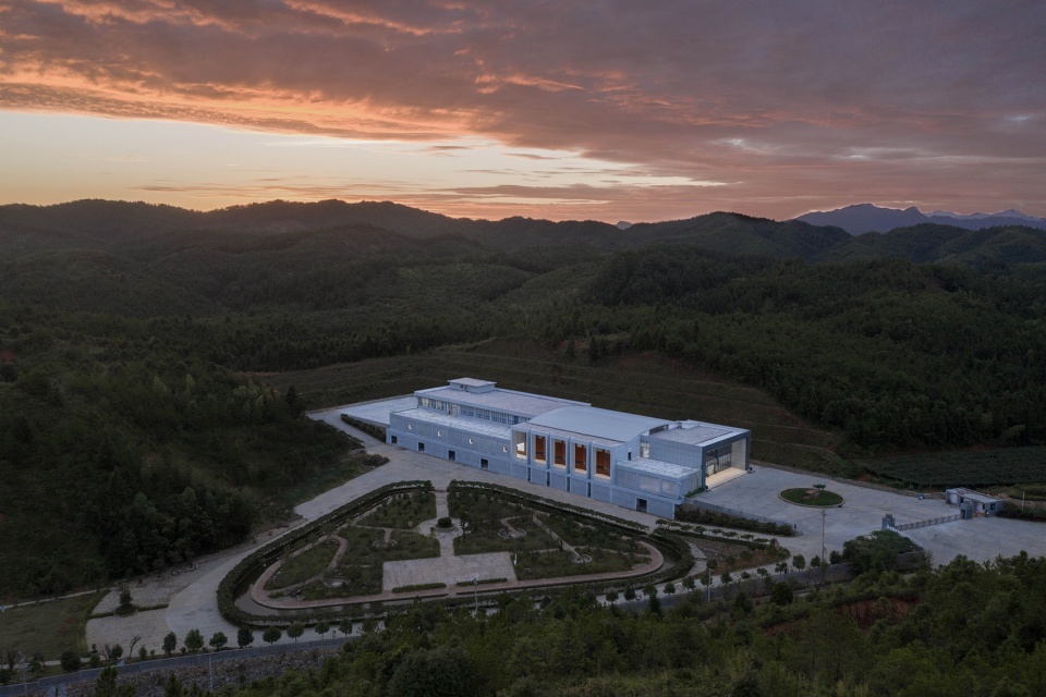 Chunqiu Cimingzhu Winery China by BE Design