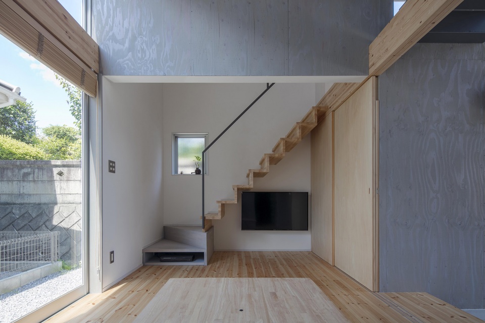 split house by shinsuke fujii architects