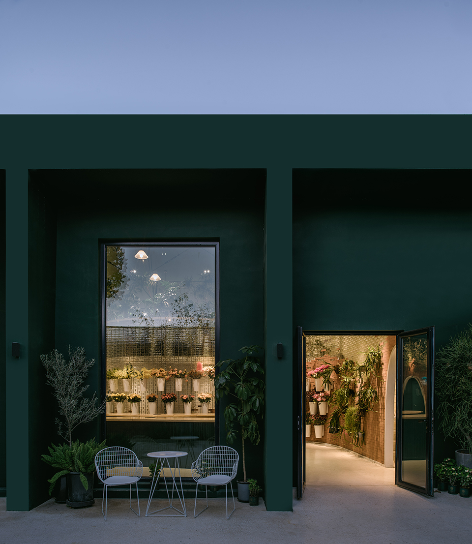 A Garden Only Flower Floral Art Studio by Fangwei Architects