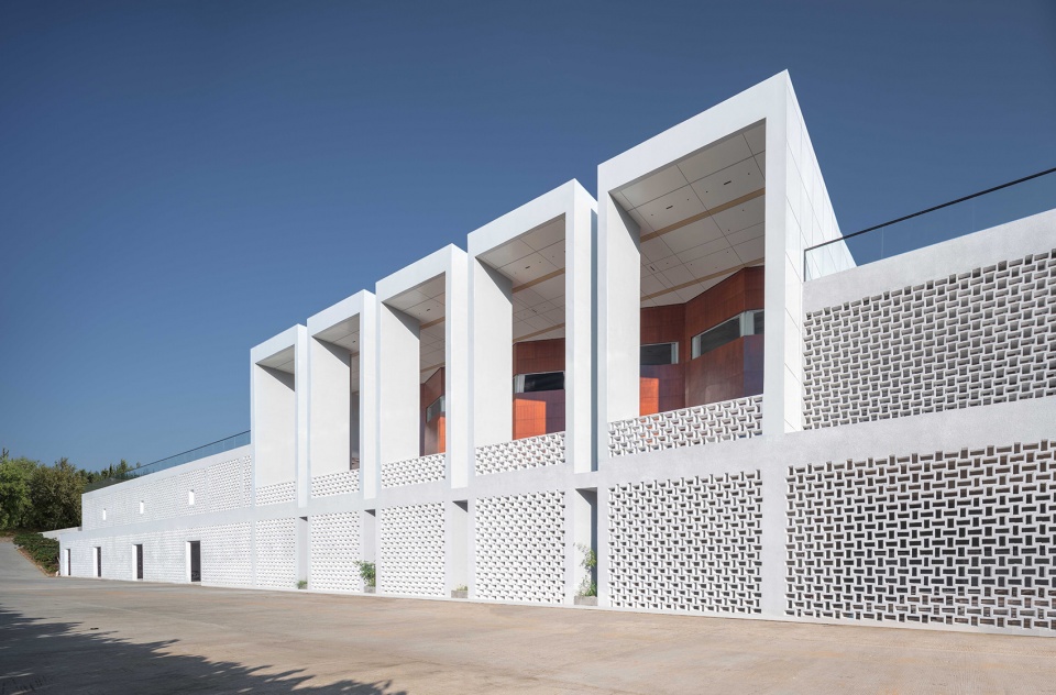 Chunqiu Cimingzhu Winery China by BE Design