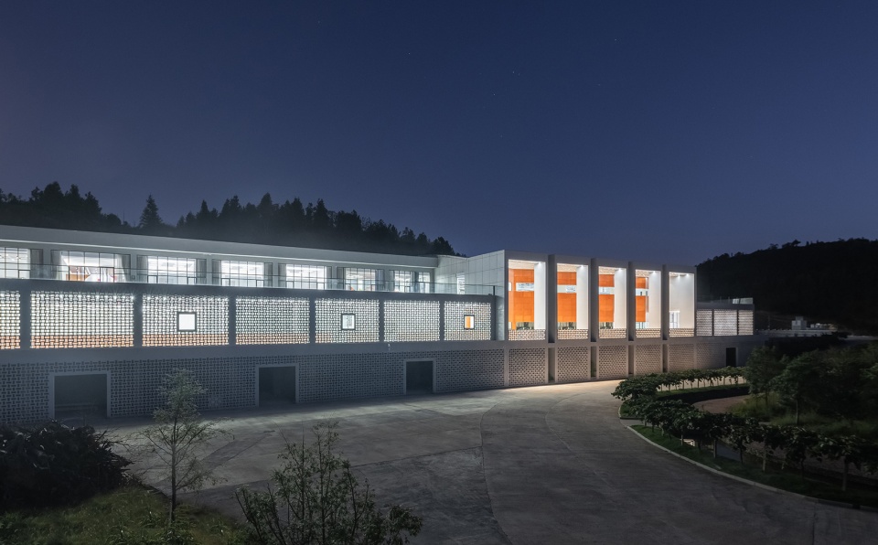 Chunqiu Cimingzhu Winery China by BE Design