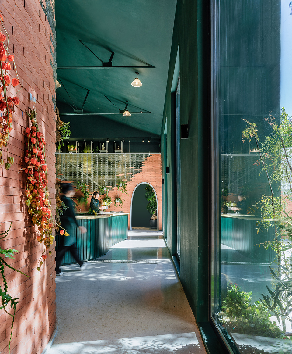 A Garden Only Flower Floral Art Studio by Fangwei Architects