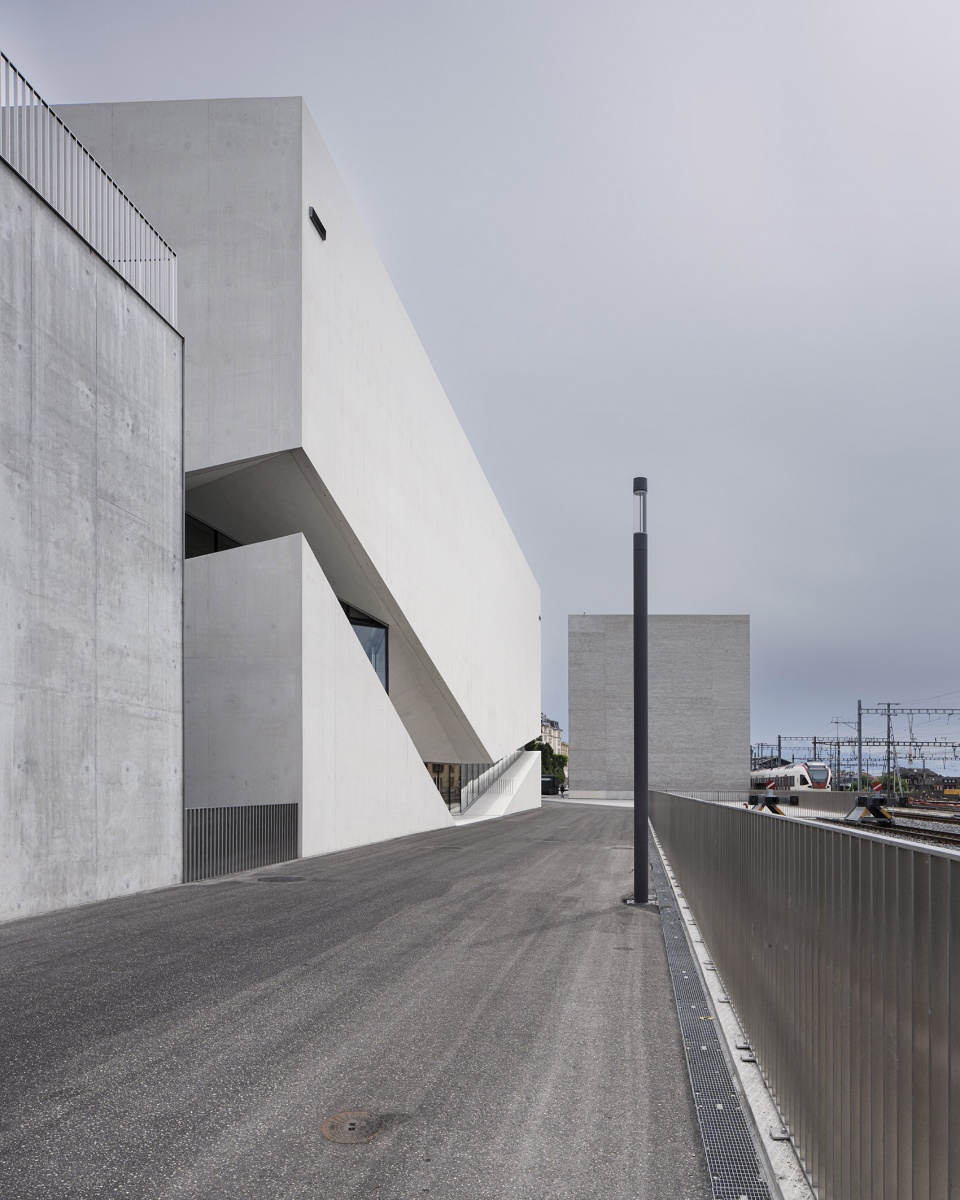 photo elysee and mudac by ittenbrechbuhl aires mateus associados