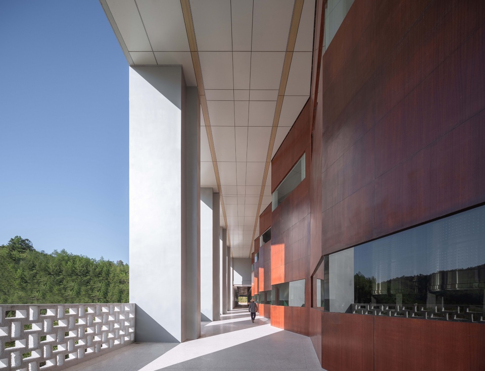 Chunqiu Cimingzhu Winery China by BE Design
