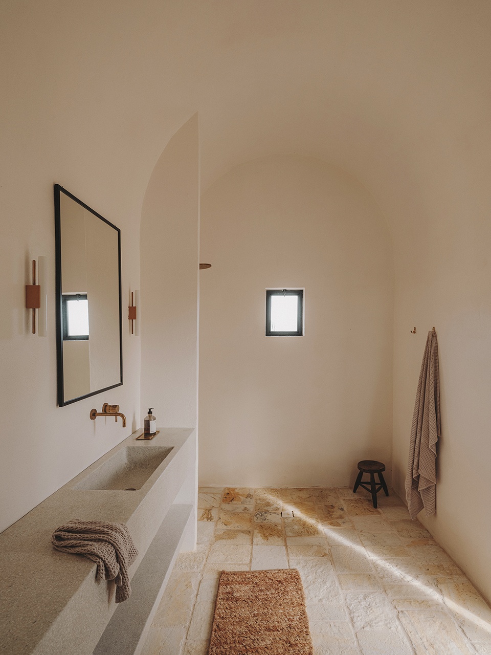 Casolare Scarani by Studio Andrew Trotter