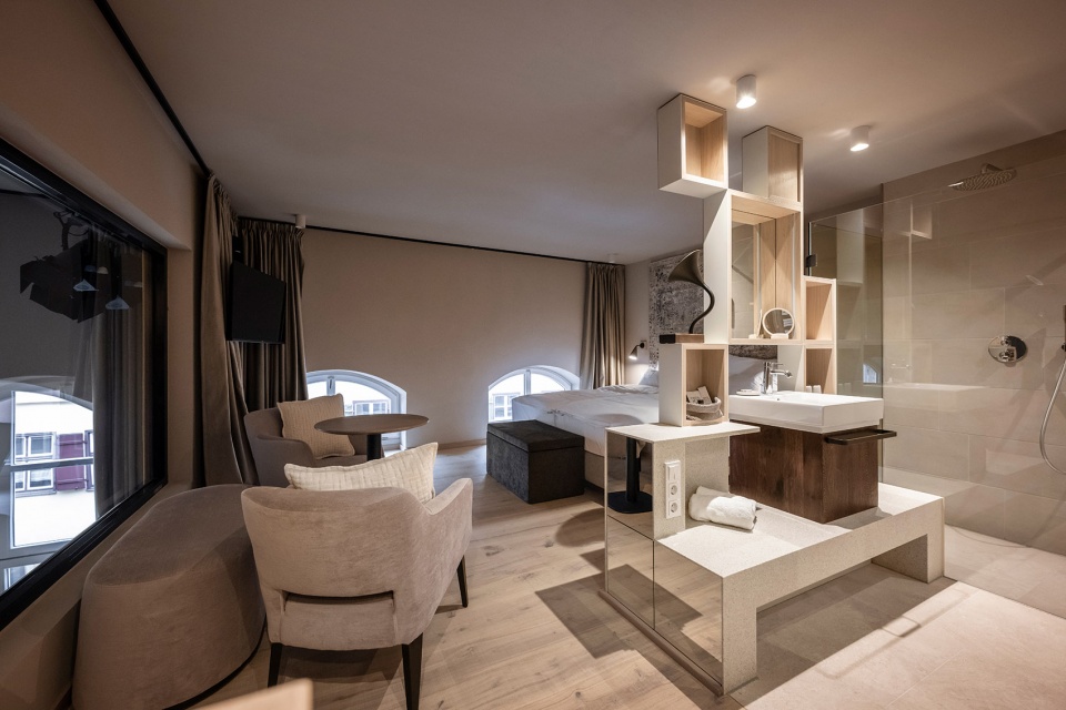 goldene rose hotel by noa