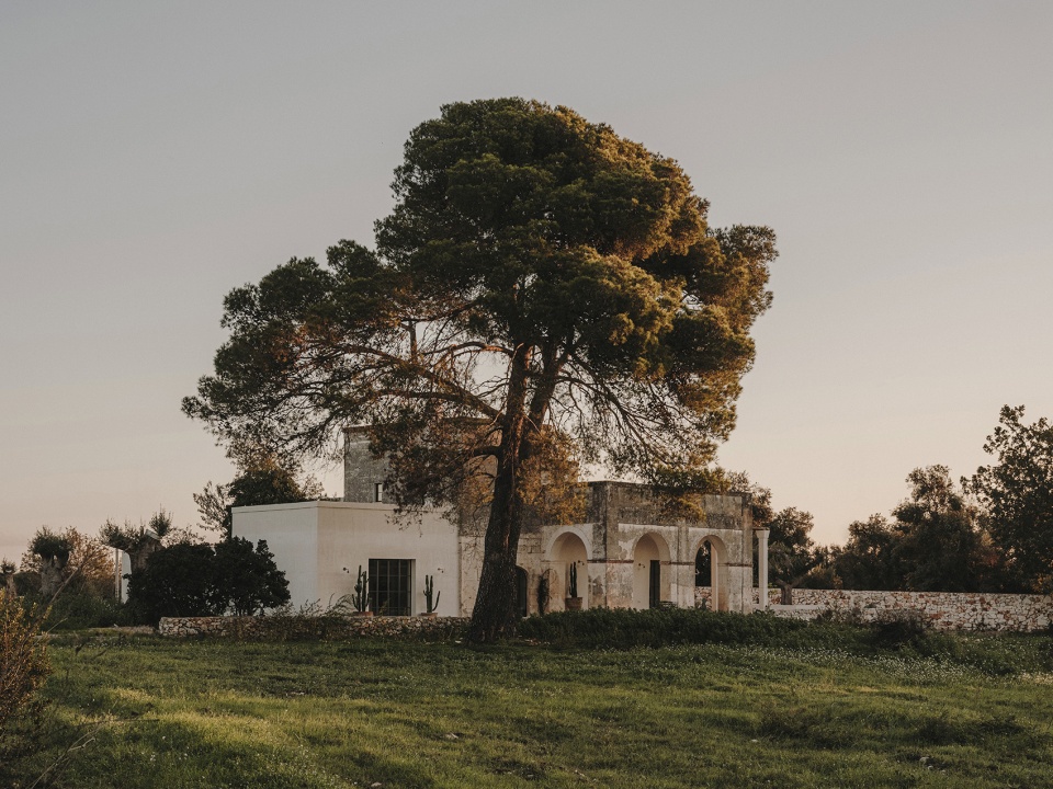 Casolare Scarani by Studio Andrew Trotter