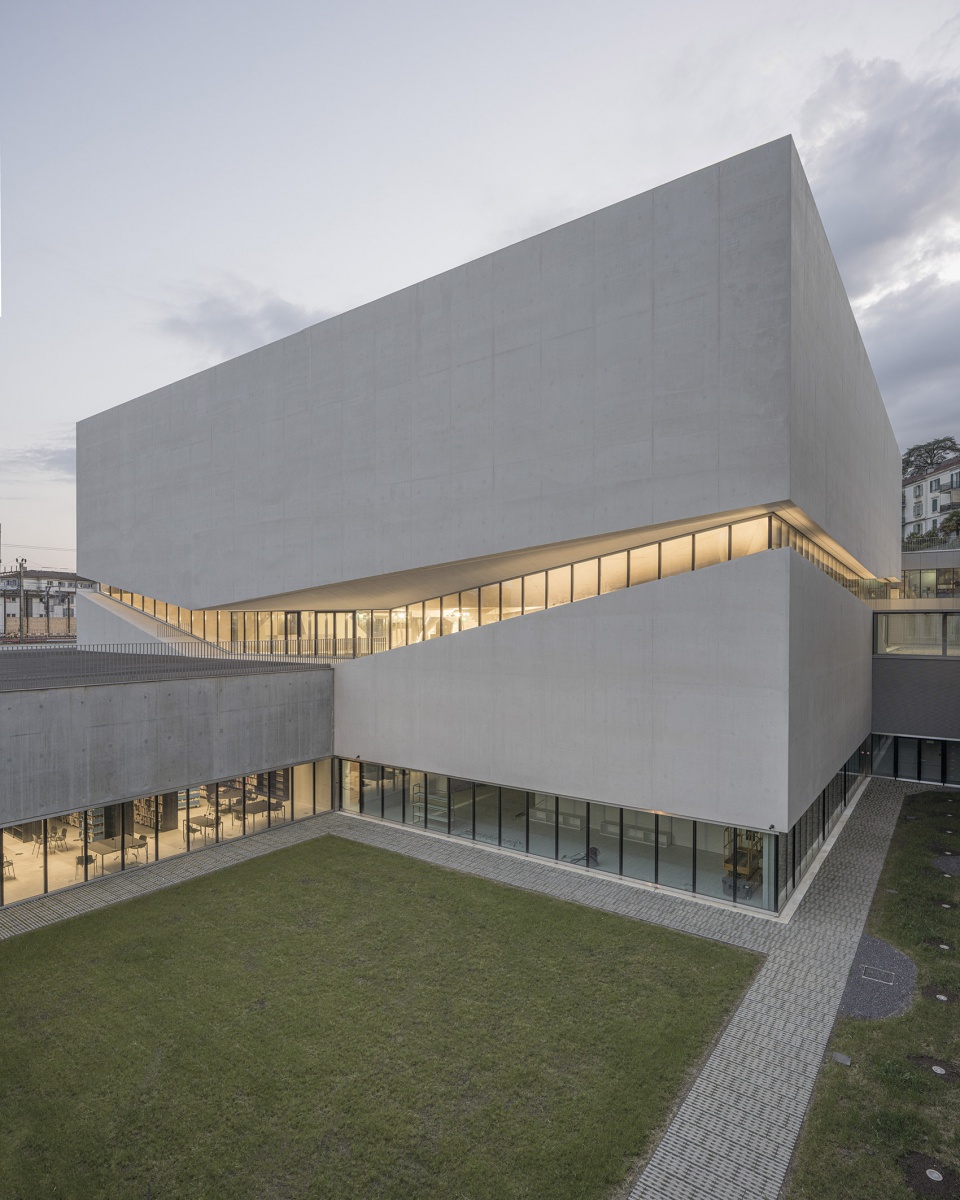 photo elysee and mudac by ittenbrechbuhl aires mateus associados