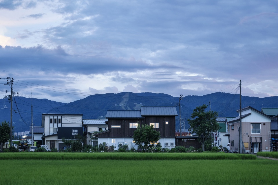 villa uonuma by tsutsumi associates