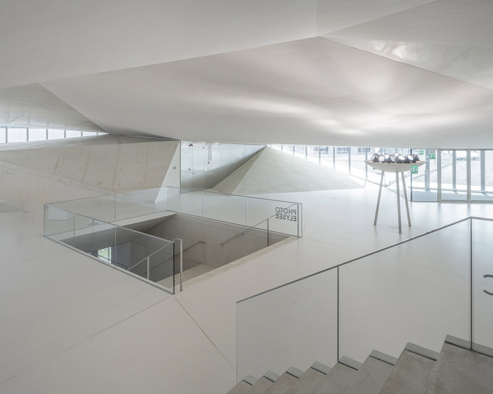 photo elysee and mudac by ittenbrechbuhl aires mateus associados