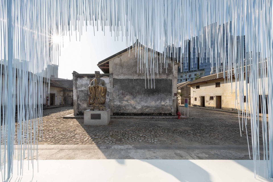 freeing frameyard by has design and research