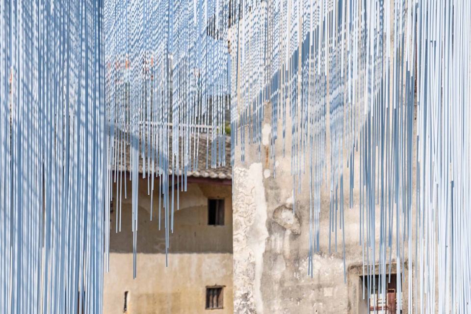 freeing frameyard by has design and research