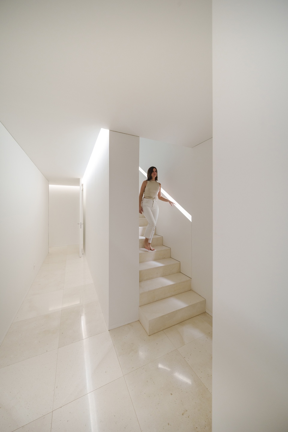the empty house by fran silvestre arquitectos