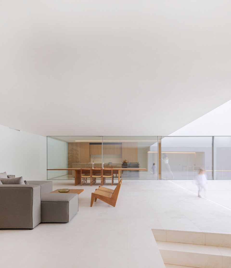 the empty house by fran silvestre arquitectos