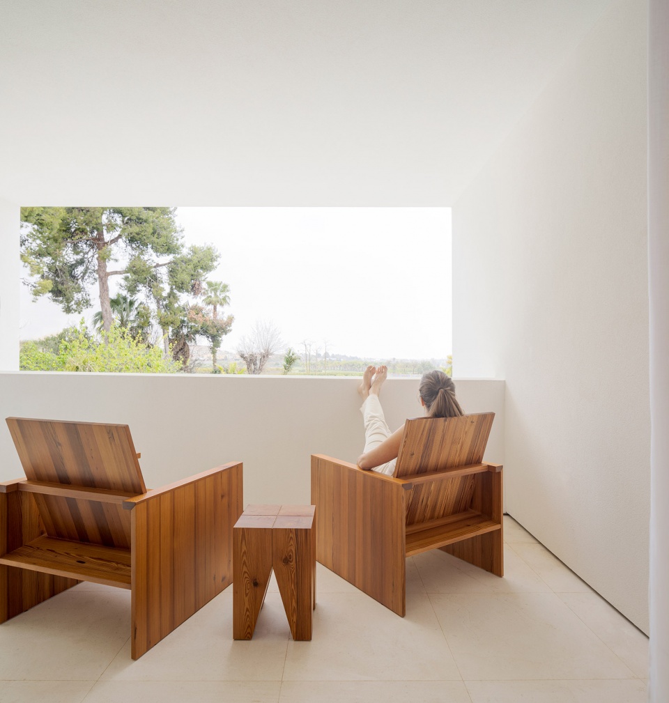 the empty house by fran silvestre arquitectos