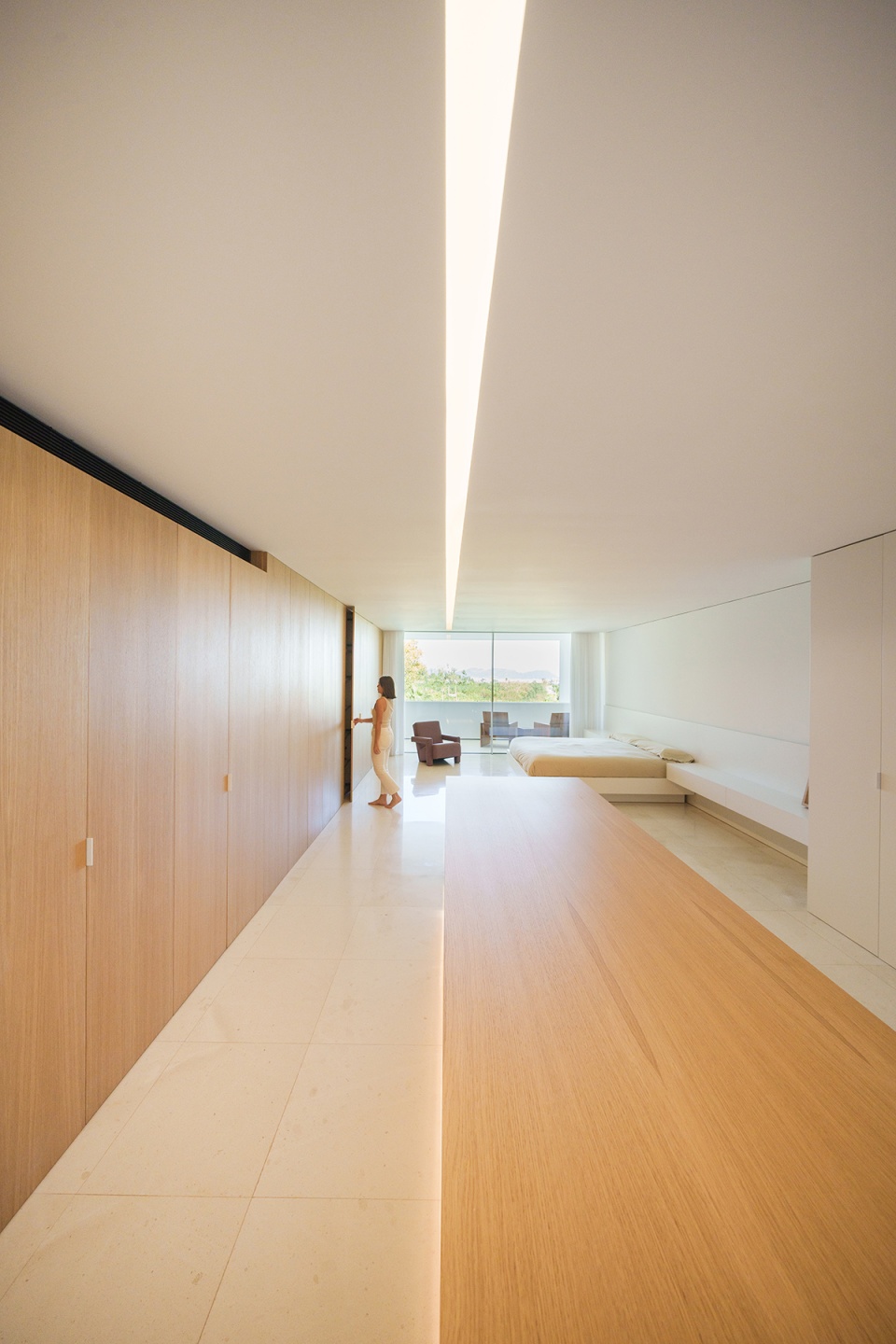 the empty house by fran silvestre arquitectos