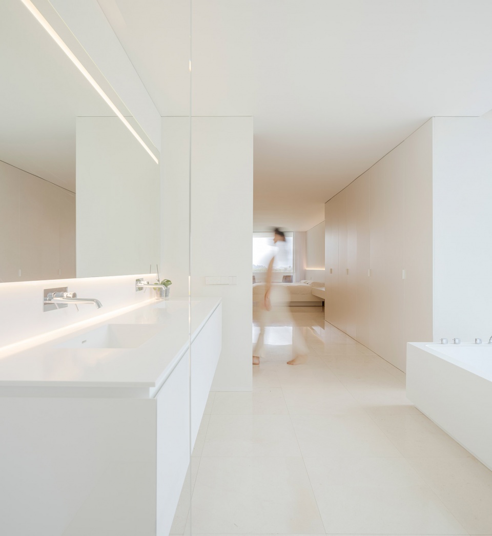 the empty house by fran silvestre arquitectos