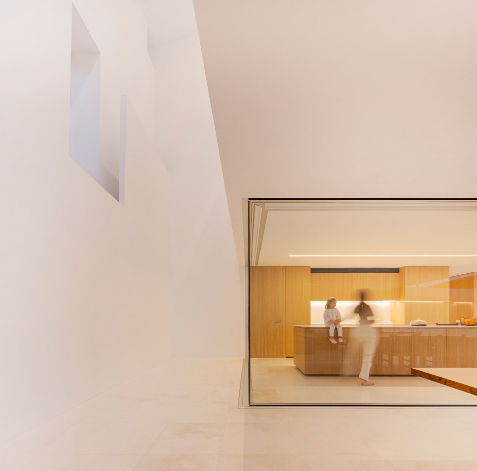 the empty house by fran silvestre arquitectos