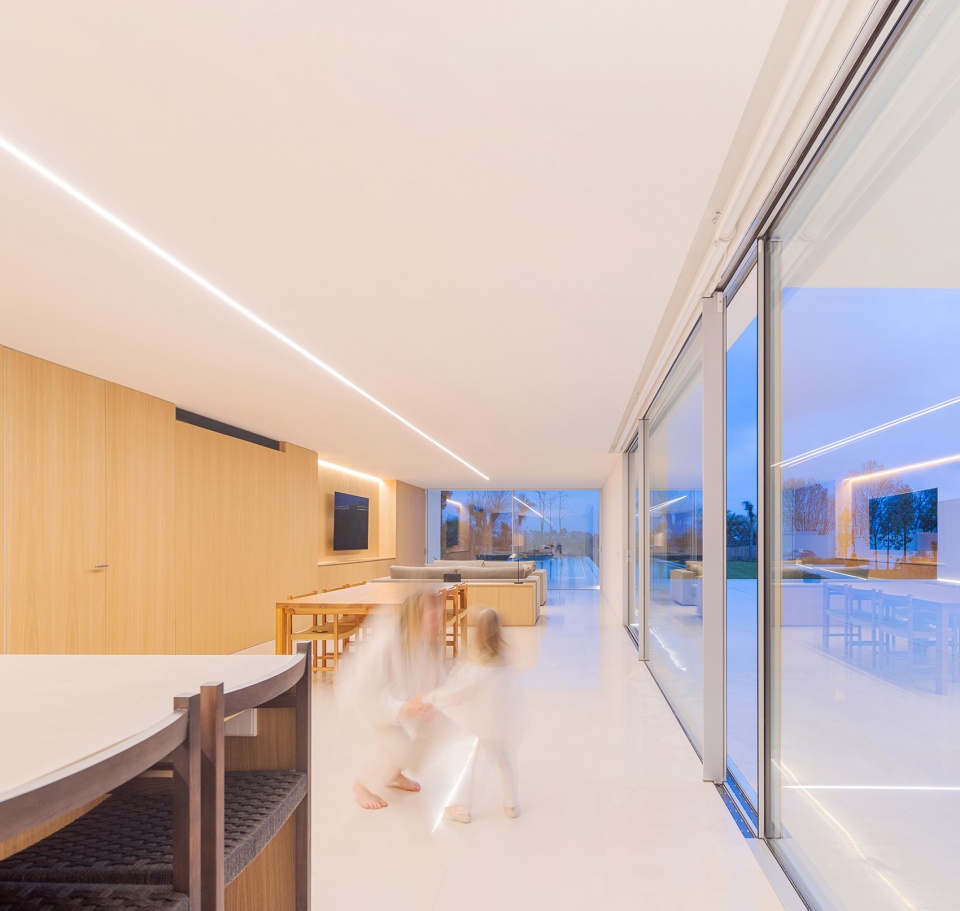 the empty house by fran silvestre arquitectos